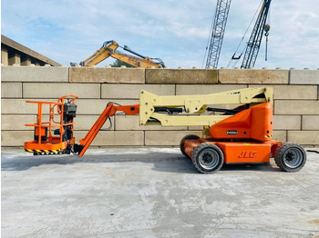 Plataforma articulada JLG E450AJ