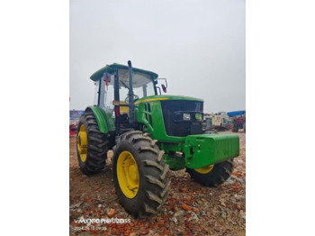 Tractor JOHN DEERE