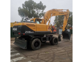 Excavadora de ruedas HYUNDAI R210