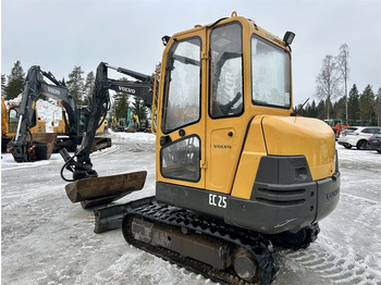 Miniexcavadora Volvo EC 25 KALLISTAJA+KAKSI KAUHAA: foto 2