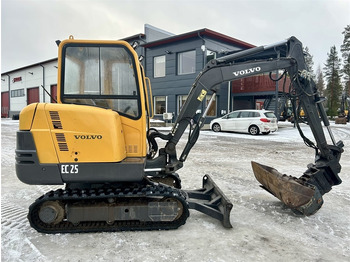 Miniexcavadora Volvo EC 25 KALLISTAJA+KAKSI KAUHAA: foto 5