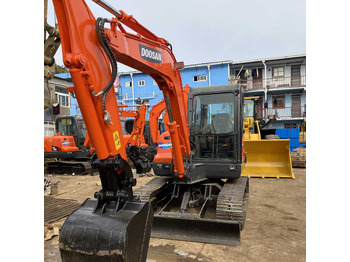 Excavadora de cadenas DOOSAN DX60