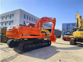 Excavadora de cadenas DOOSAN DX225