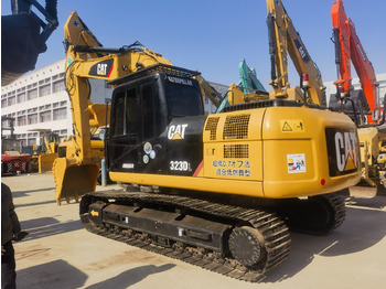 Excavadora CATERPILLAR 323D