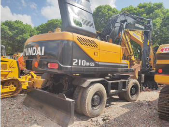 Excavadora de ruedas HYUNDAI R210