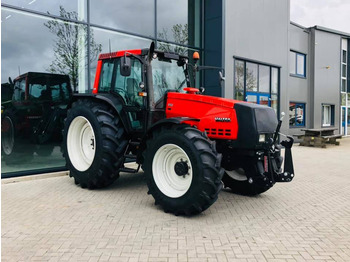 Tractor VALTRA