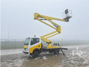 Camión con plataforma elevadora RENAULT Maxity