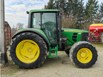 Tractor JOHN DEERE