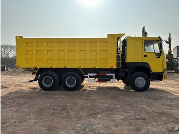 Camión volquete para transporte de silos SINOTRUK Howo Dump truck 371: foto 4