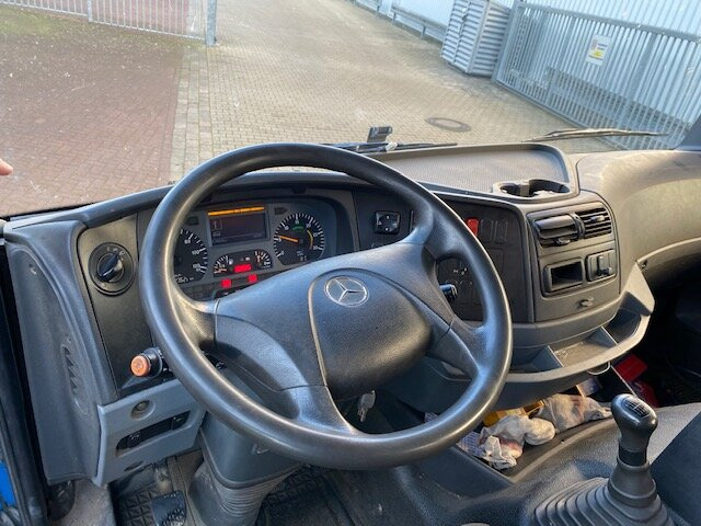 Foto del interior 2: Leasing de Mercedes-Benz Axor 1828 L 4x2 Axor 1828 L 4x2 mit Kran Palfinger PK 9501, Funk Mercedes-Benz Axor 1828 L 4x2 Axor 1828 L 4x2 mit Kran Palfinger PK 9501, Funk Foto del interior 2: Leasing de Mercedes-Benz Axor 1828 L 4x2 Axor 1828 L 4x2 mit Kran Palfinger PK 9501, Funk Mercedes-Benz Axor 1828 L 4x2 Axor 1828 L 4x2 mit Kran Palfinger PK 9501, Funk