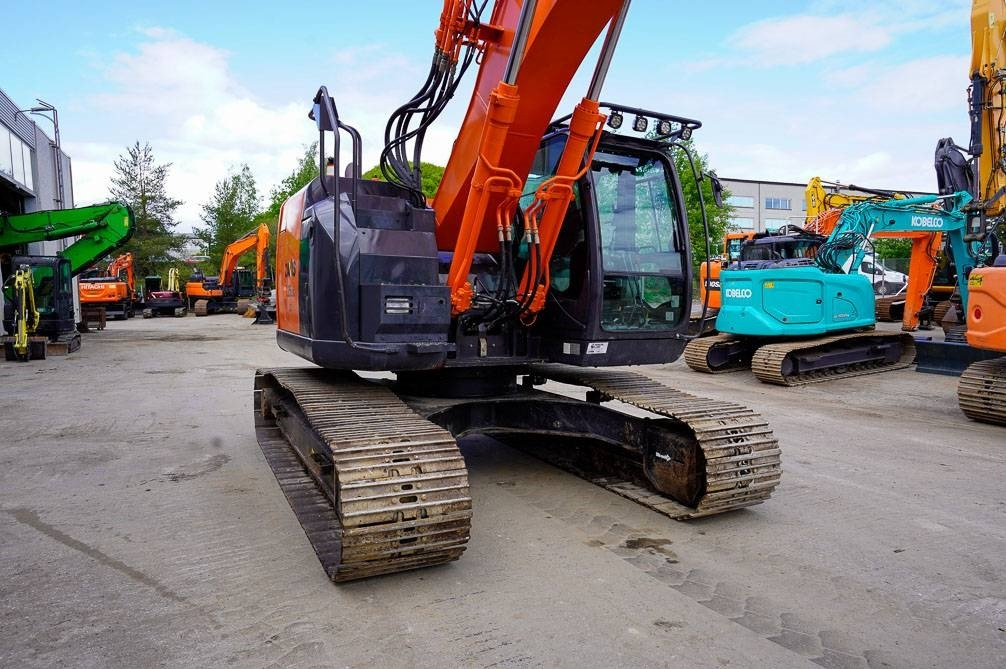 Excavadora de cadenas Hitachi ZX225USLC-5B MARTTIINILLA: foto 9