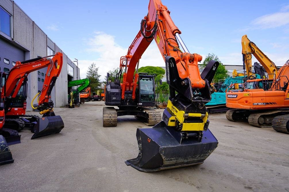 Excavadora de cadenas Hitachi ZX225USLC-5B MARTTIINILLA: foto 10