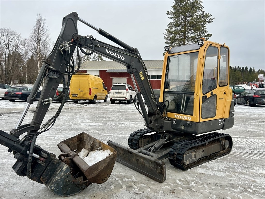 Miniexcavadora Volvo EC 25 KALLISTAJA+KAKSI KAUHAA: foto 7