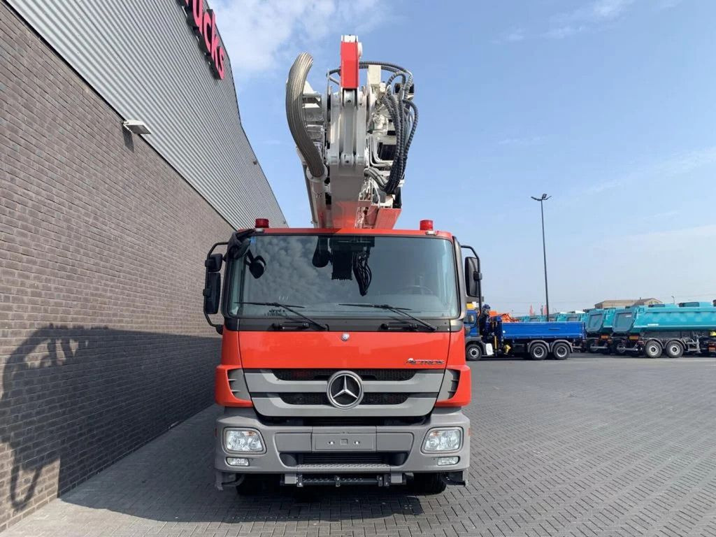 Camión con plataforma elevadora Mercedes-Benz Actros 3332 6X4 XCMG DG53C FIRE FIGTHING PLATFOR: foto 7