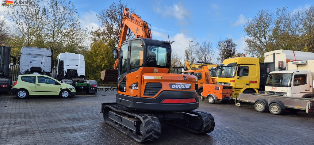 Miniexcavadora Doosan DX85R-3 8.5 t Bagger mit hydr. Schwenklöffel: foto 11