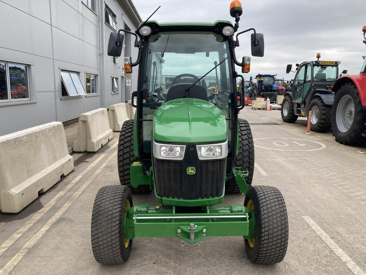 Mini tractor John Deere 4066R compact tractor: foto 8