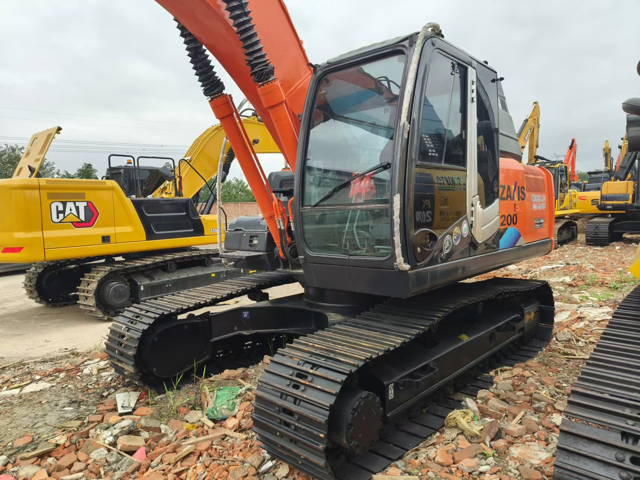 Excavadora de cadenas HITACHI ZX200: foto 8