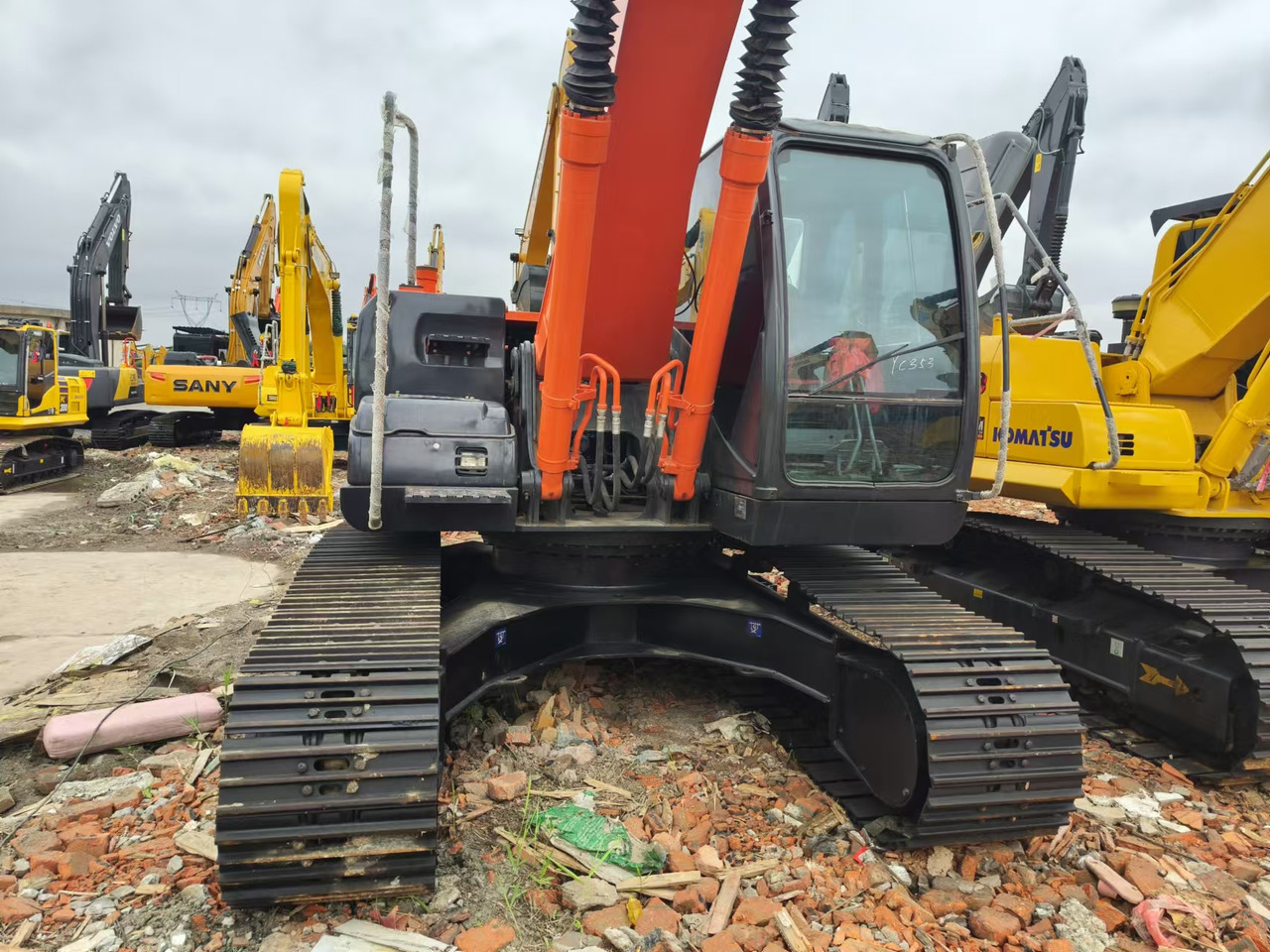 Excavadora de cadenas HITACHI ZX200: foto 6