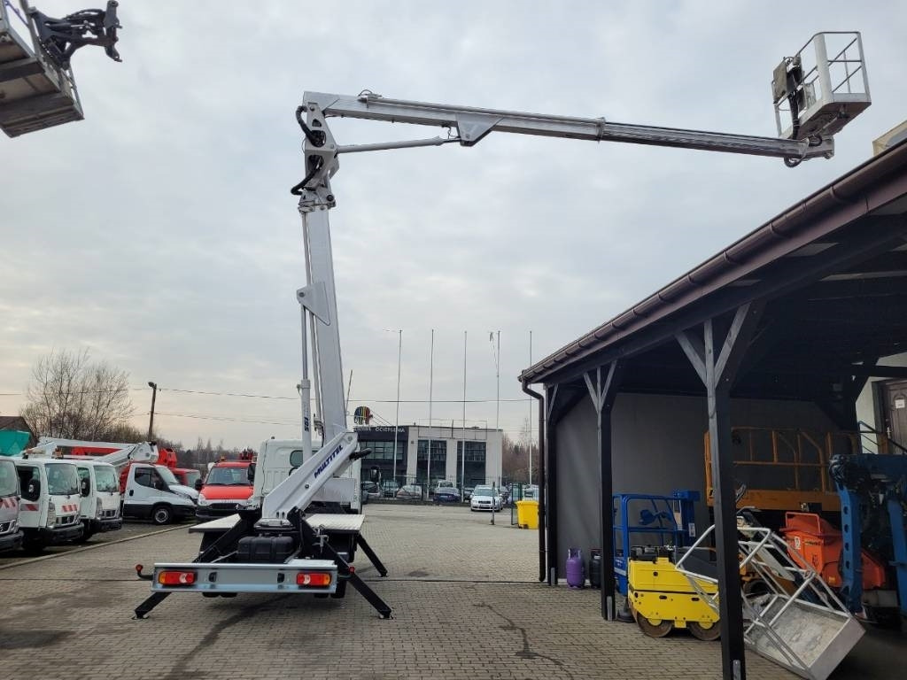 Camión con plataforma elevadora Multitel HX195 - 19m Nissan Cabstar - bucket truck: foto 13