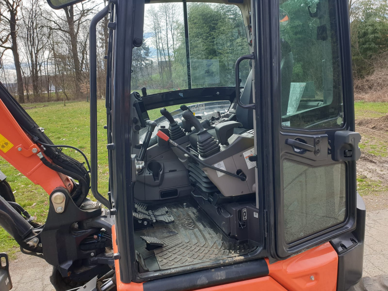 Miniexcavadora KUBOTA U 56-5: foto 13