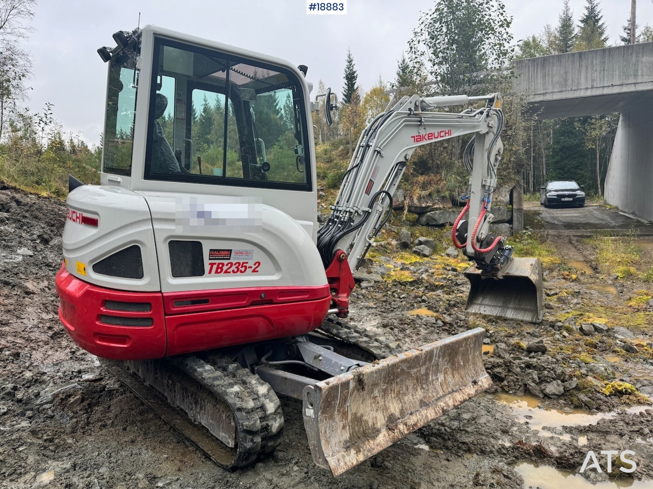 Excavadora Takeuchi TB235-2: foto 6