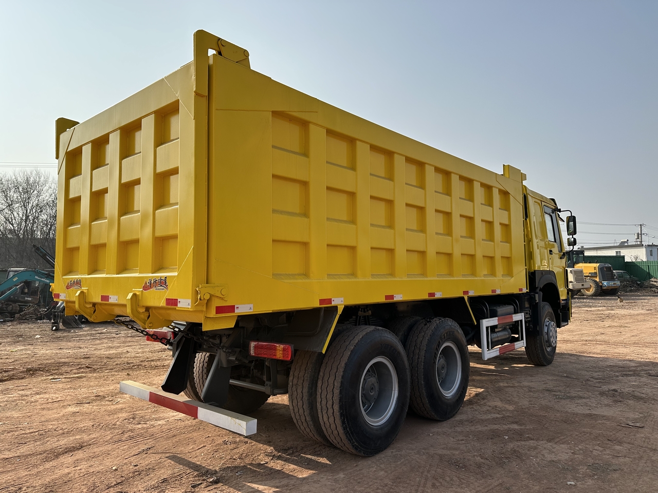 Camión volquete para transporte de silos SINOTRUK Howo Dump truck 371: foto 8